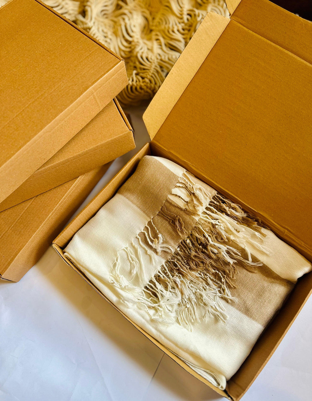 Apparel box- corrugated 3 ply